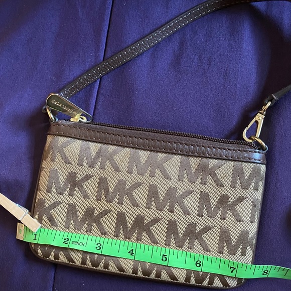 Michael Kors wristlet - Picture 3 of 5